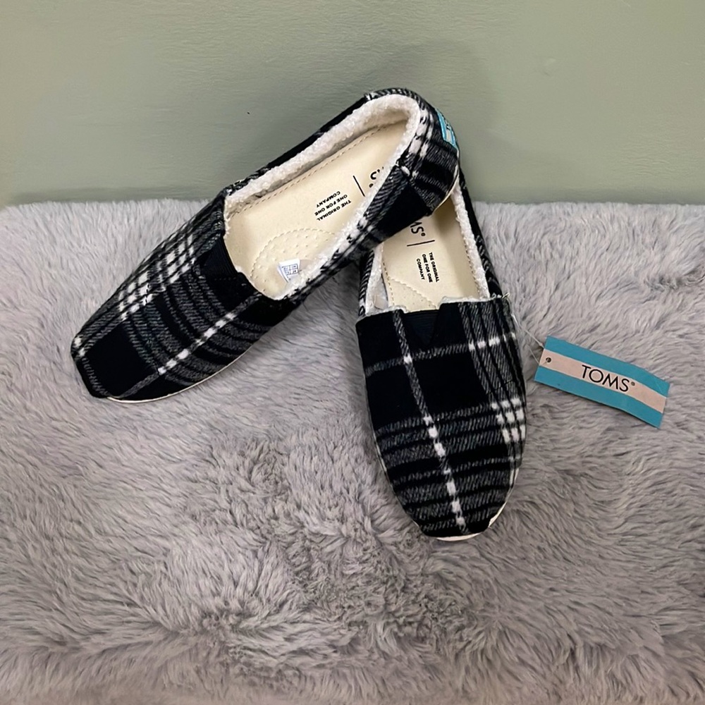 NWT Toms Belmont Flats